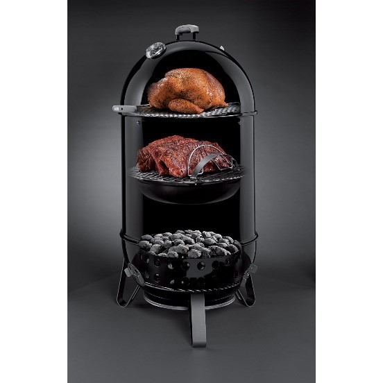 Weber 731001 Smokey Mountain charcoal smoker: vast cooking area