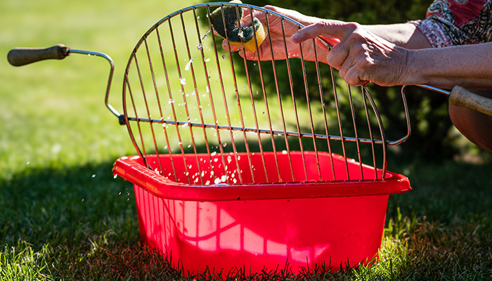 How to Clean a Grill: A Guide to a Spotless Grill!