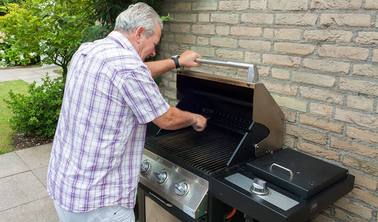 A Guide to a Spotless Grill: