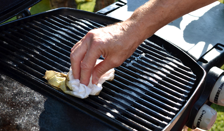 A Guide to a Spotless Grill: