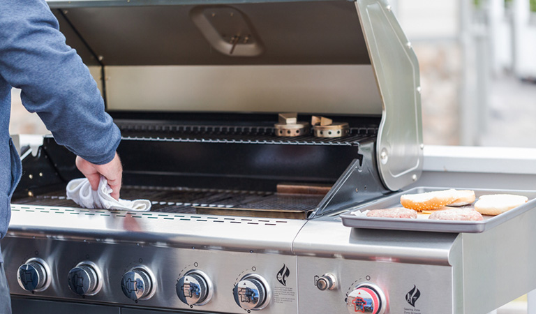 A Guide to a Spotless Grill: